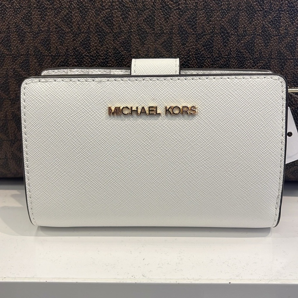 Michael Medium Crossgrain Leather Bifold Wallet
Optic White
NWT - Picture 14 of 16